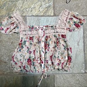 ❤️3 for $20❤️ Floral Peasant Crop Top